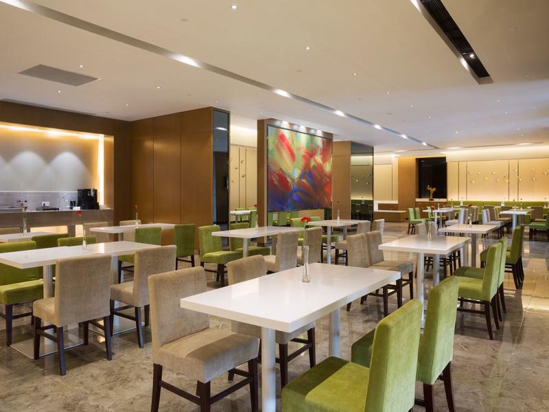 Hotel Express New Jinqiao By Ihg 3*